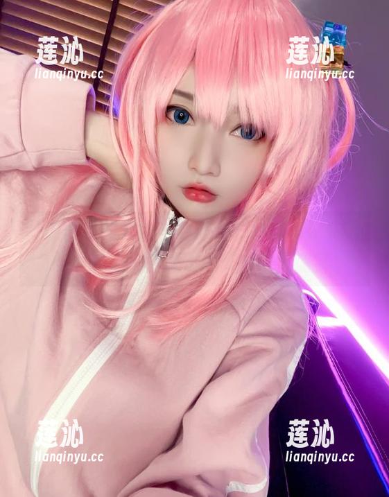 热力四射的奶牛写真更新，Potato Godzilla博主为你呈现最美的视觉盛宴！